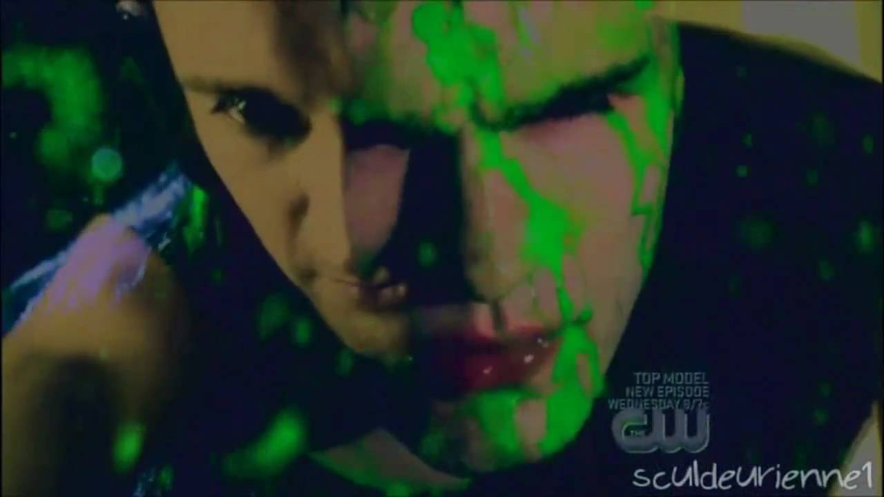 Smallville Cast - Secrets