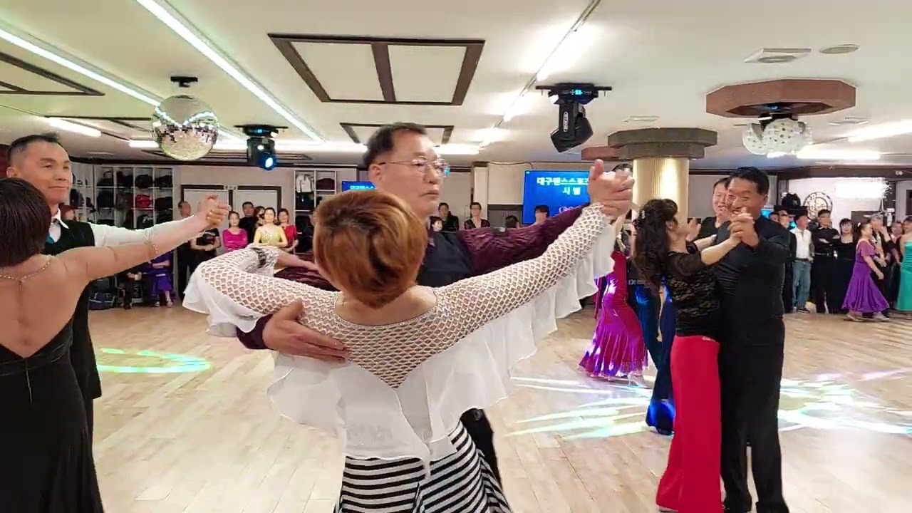 2024 대구댄스클럽 6월 정기파티 회장단 왈츠 시연 영상입니다.