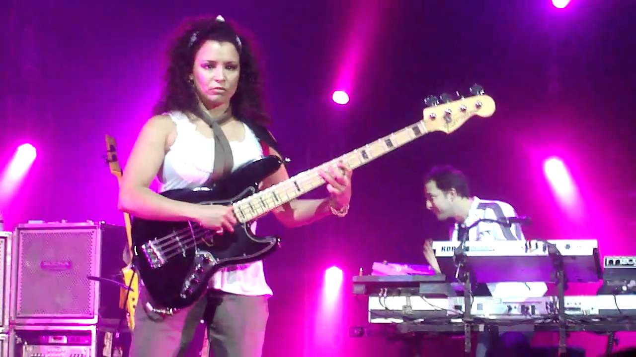 Jeff Beck no Rio de Janeiro - Solo de Baixo de Rhonda Smith