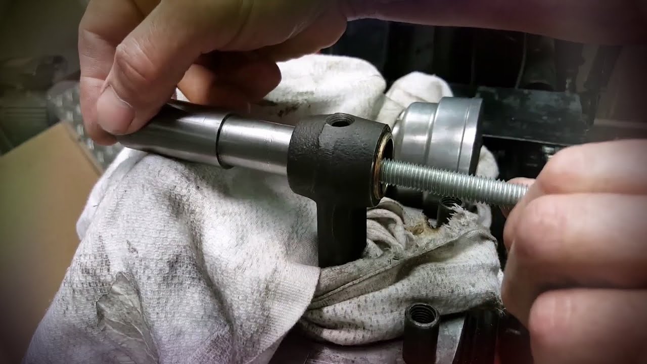 Extraction de la bague de pied de bielle et remise en place de la nouvelle vidéo N°13