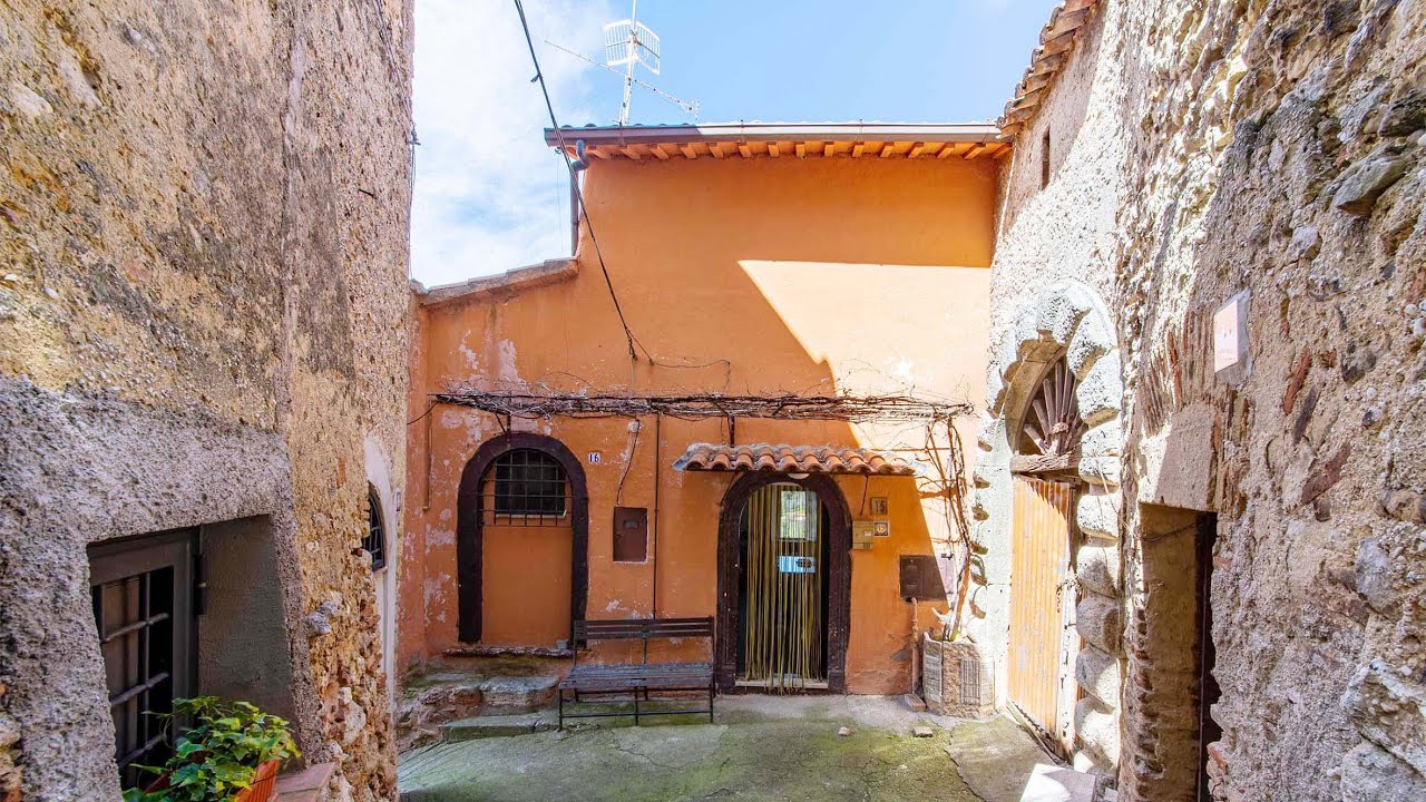 Visita dell'immobile | POGGIO NATIVO (RI), Italia | Grande appartamento con cantine