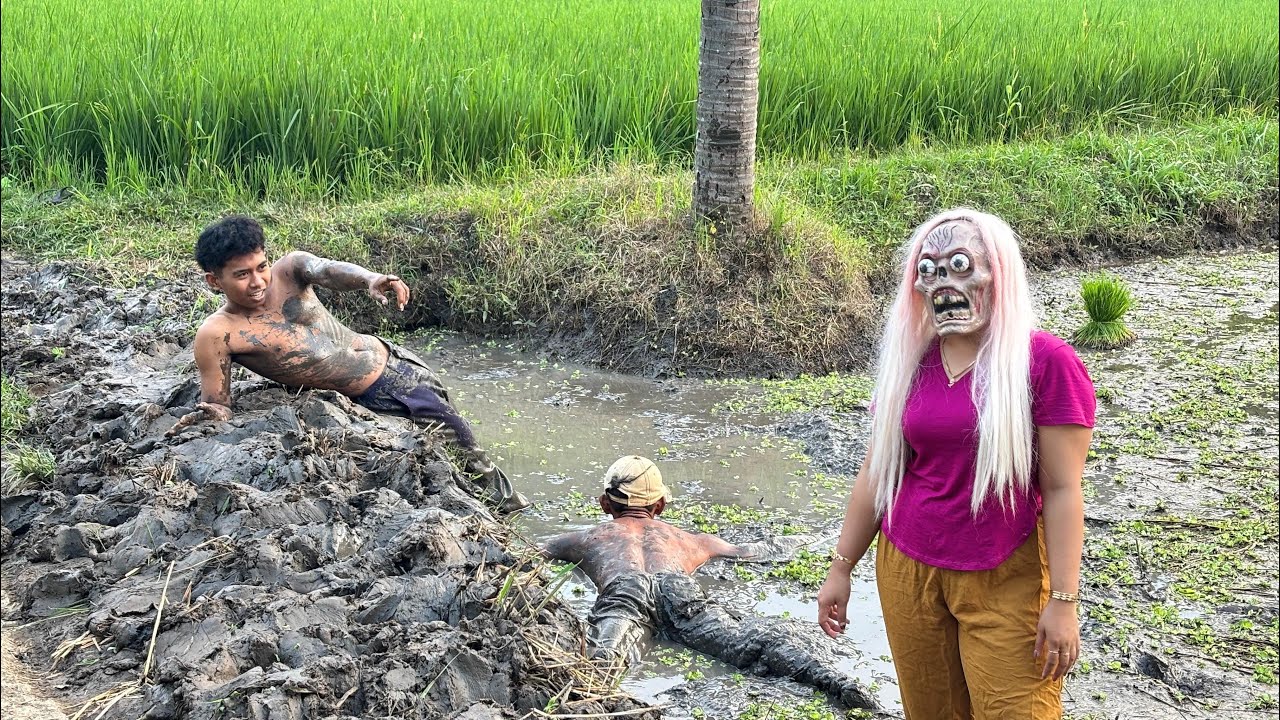 prank petani sawah langsung kejebur lumpur 🤣 ❗️❗️ prank terlucu dan bikin ngakak
