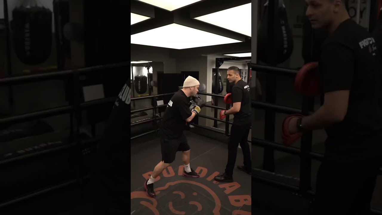 Canelo executing the PERFECT counter attack