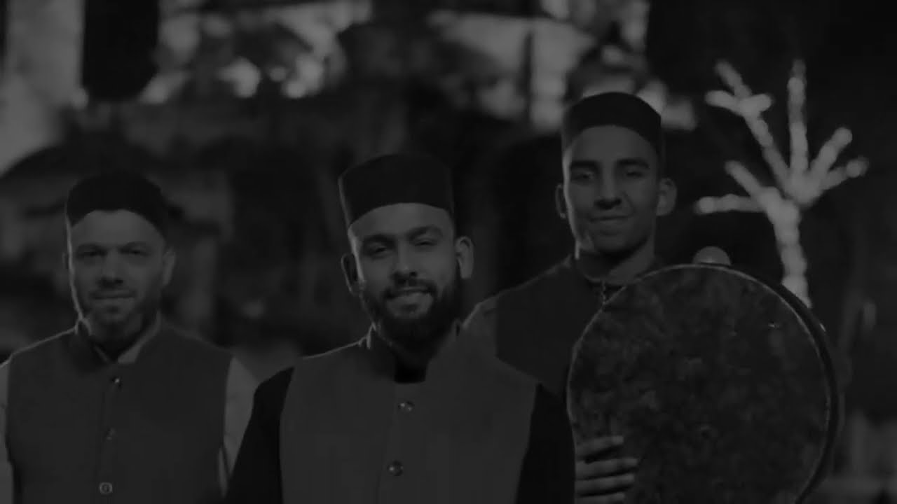 في الكعبة الحجاج ينادون 