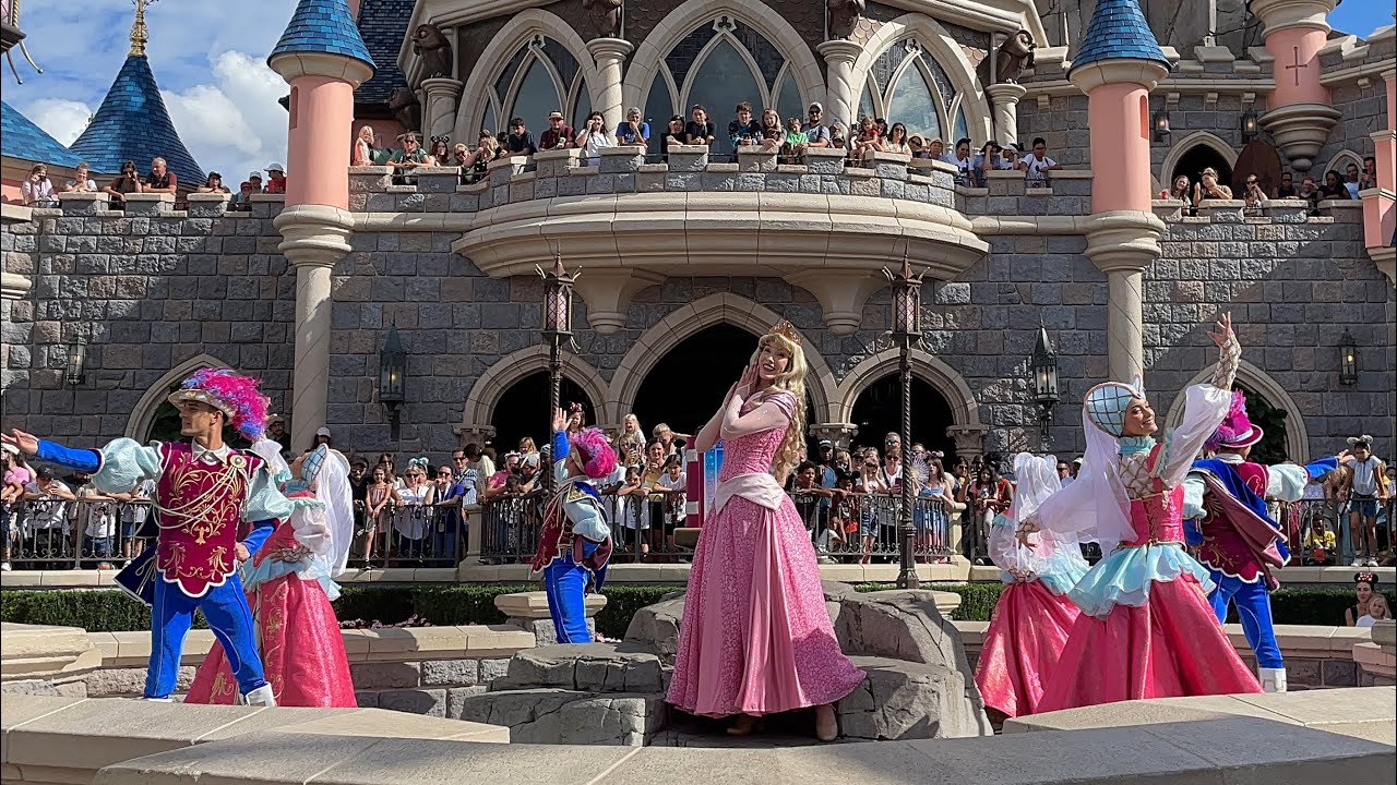 [4K] Aurora’s Welcome Greetings - World Princess Week | Disneyland Paris 2022