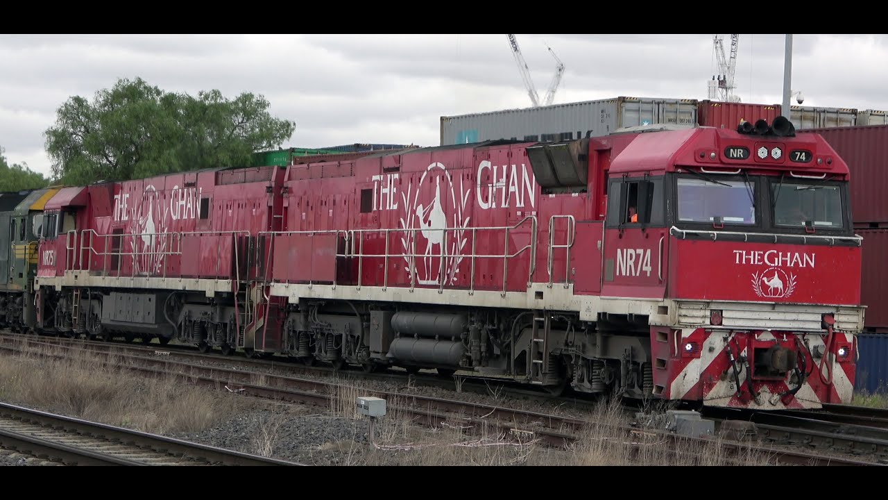 16 Minutes of Australian Trains around Melbourne - Volume 1