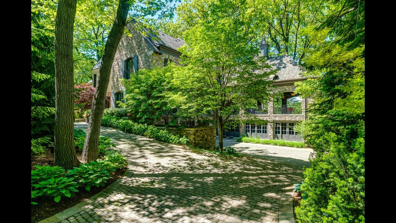 16 Edenbridge Drive, Toronto, Ontario