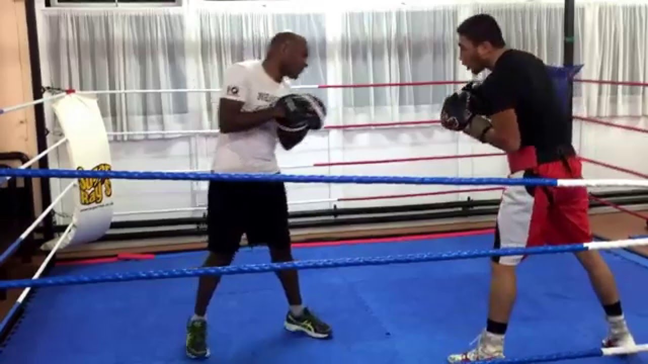 NEASDEN BOXING CLUB - SUPER U ON PADS