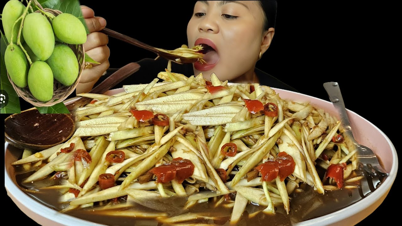 Spicy chop mango mix with spicy sauce Mukbang