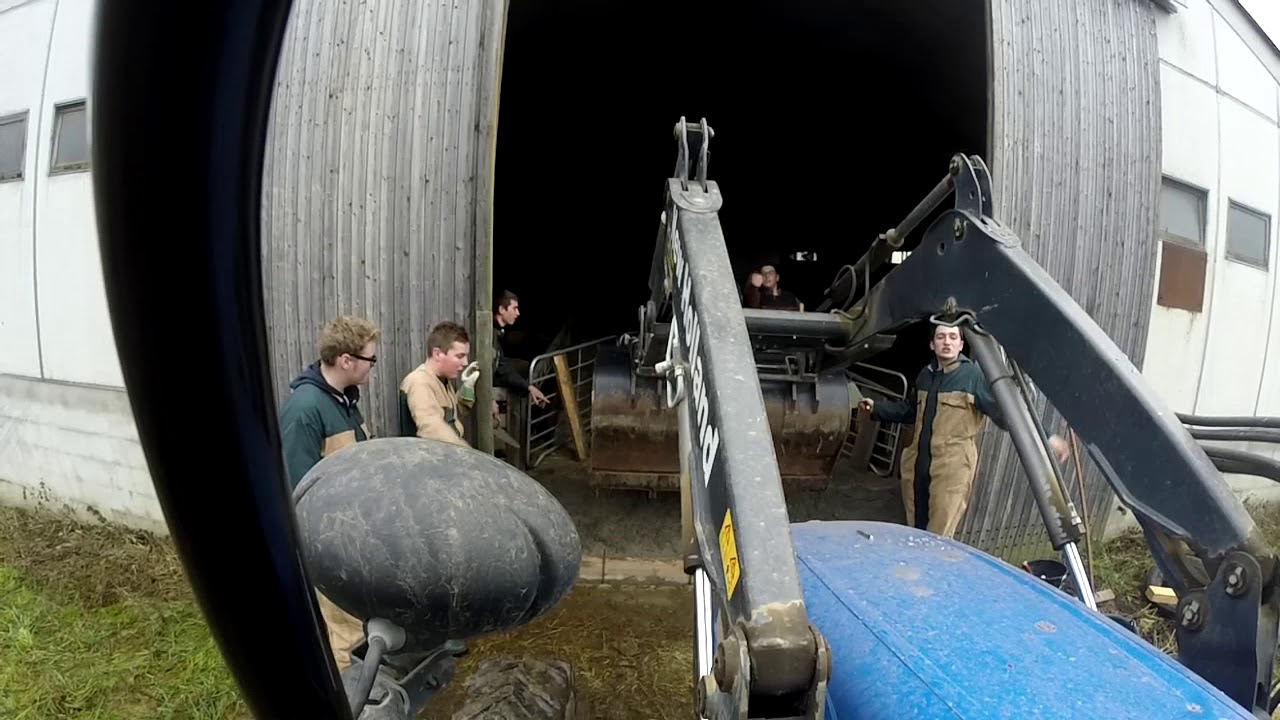 Coulage du beton au Lycee Agricole de Bonnefont [GoPro] Kubota M6040/New Holland T5030