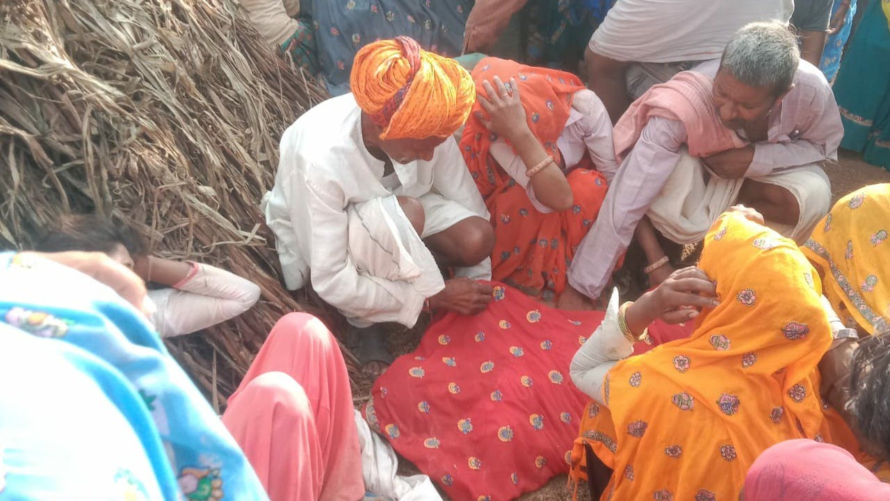 Just now a big accident happened due to soil collapse in Karauli district of Rajasthan, watch live
