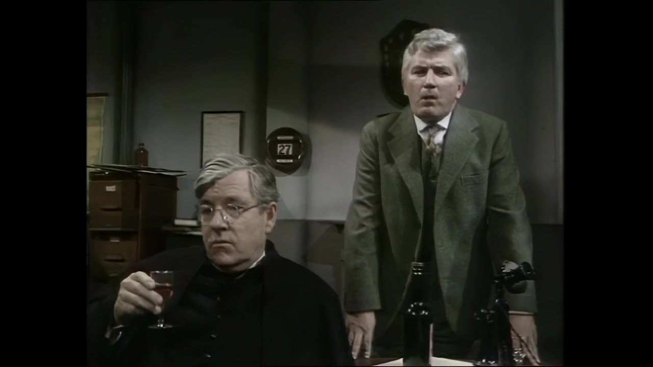 Father Brown Ep. 7 - The Dagger with Wings (1080p) st. Kenneth More