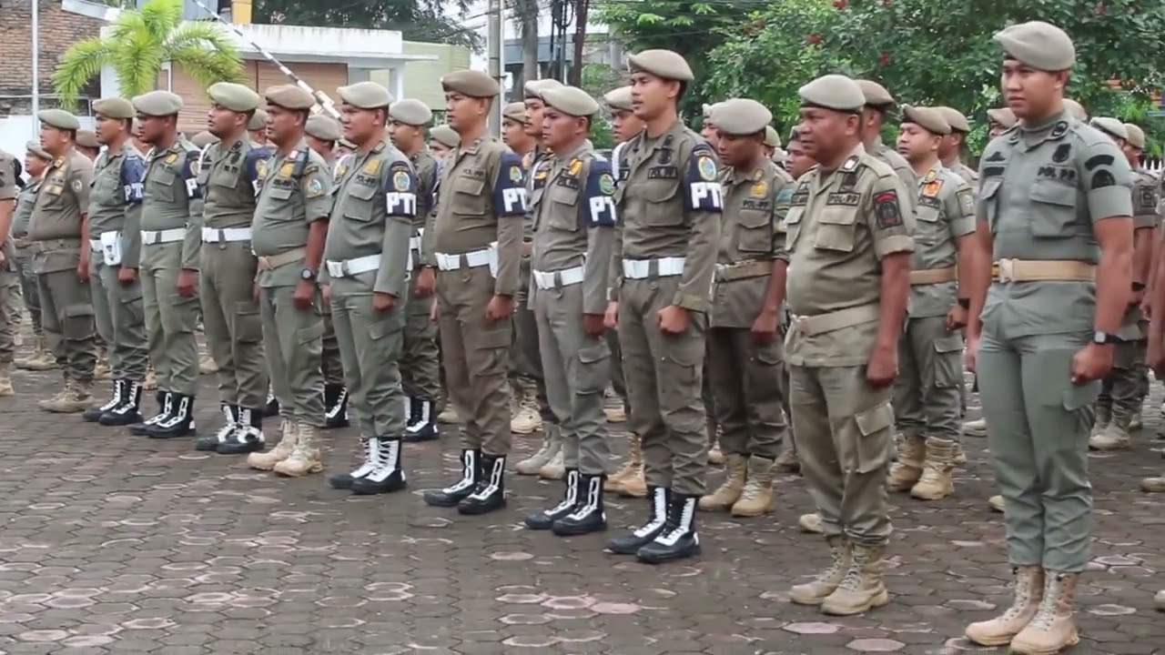 Rutinitas apel pagi di Halaman Kantor Satpol PP Provinsi Sumatera Utara (23/10/2023)