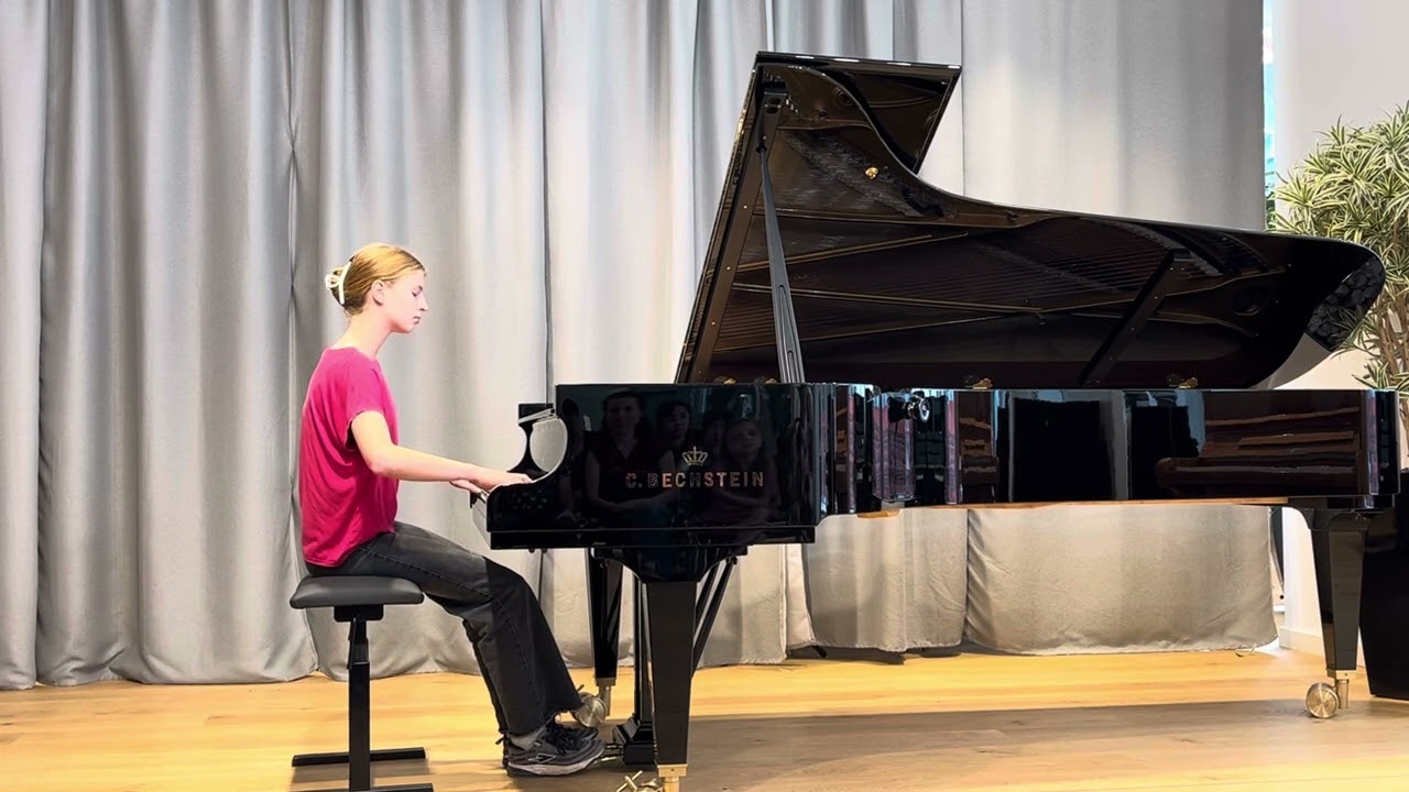 Luisa plays Claude Debussy “Clair de lune”