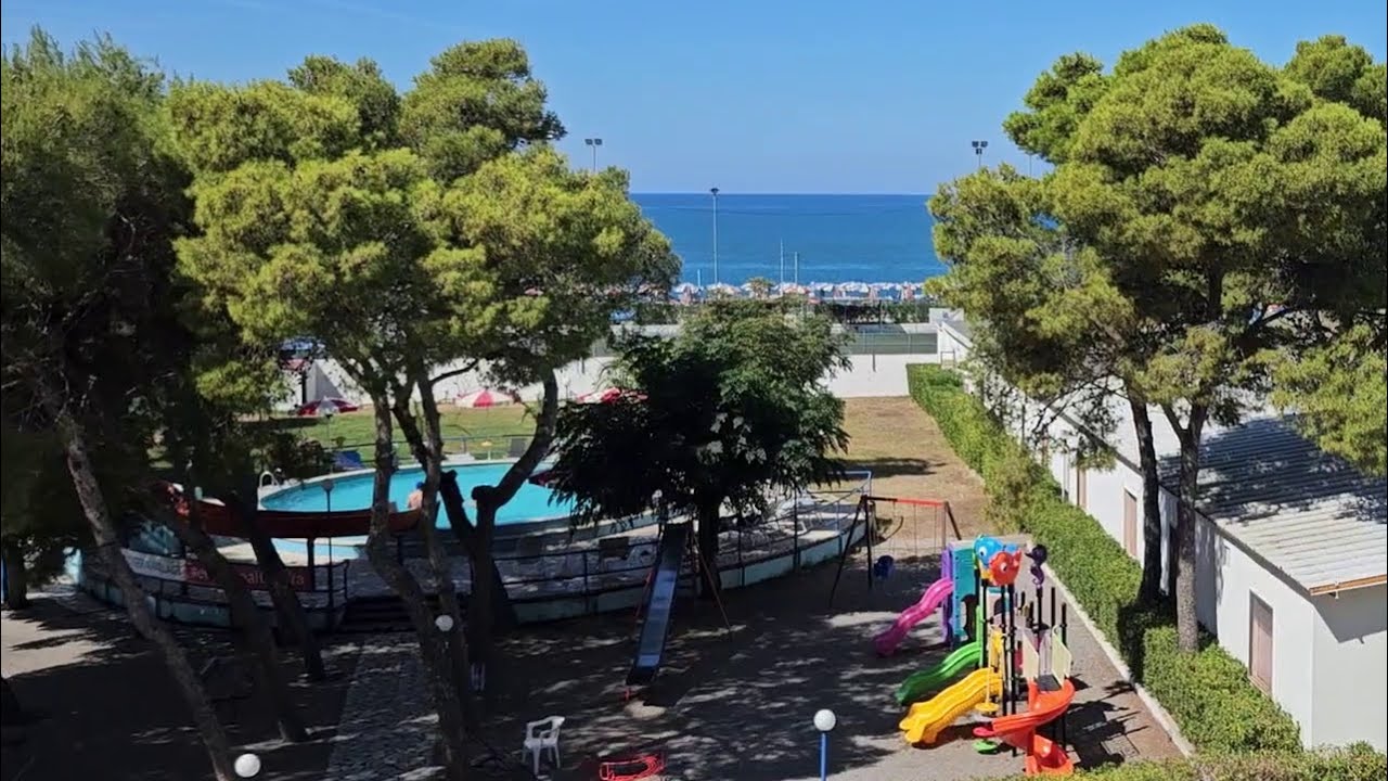 ПЕРВЫЕ ВПЕЧАТЛЕНИЯ ОТ ОТЕЛЯ SANTA CATERINA VILLAGE/ Заселили в номер быстро/ Вечером танцы/ Италия