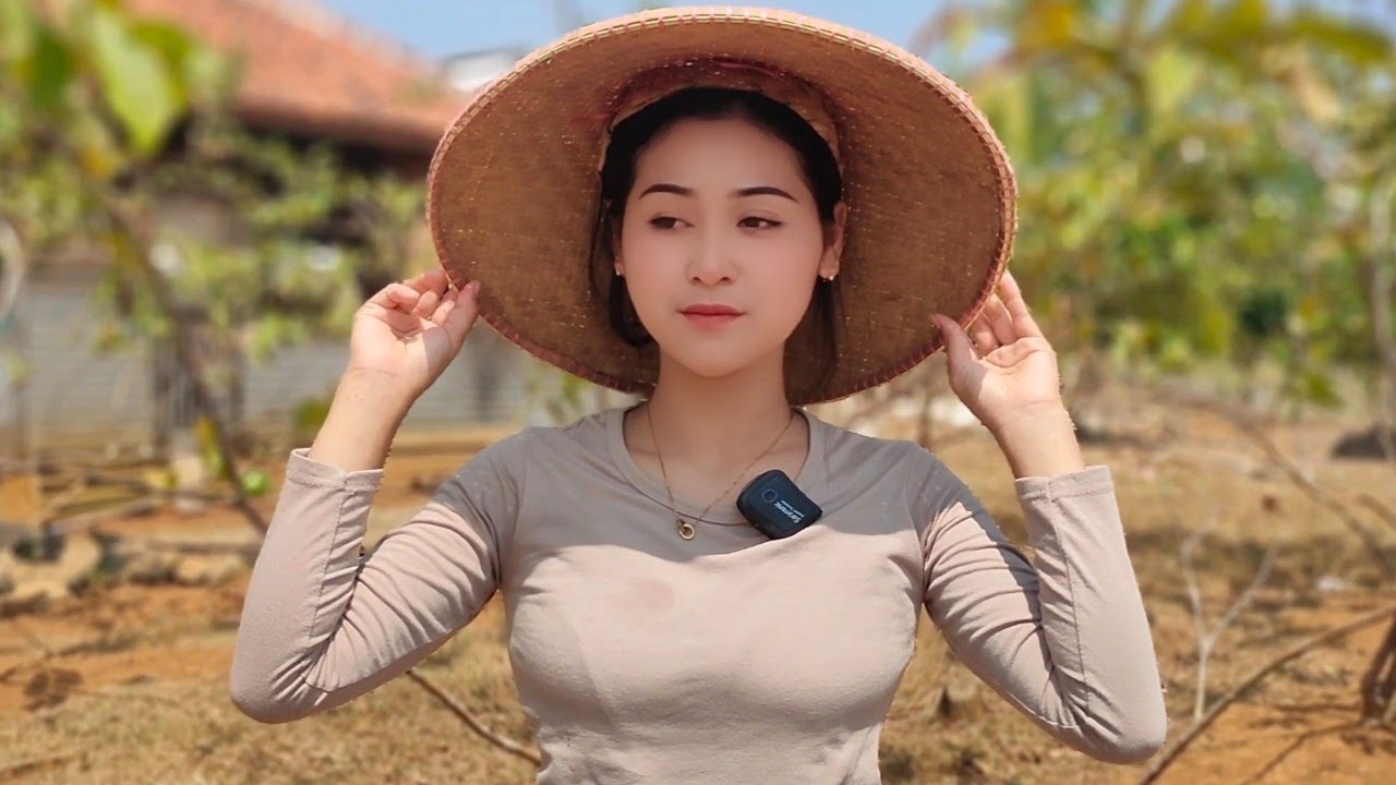 BIKIN TERPESONA SEJUTA ORANG‼️NENG INEU BIDADARI DESA CANTIK DAN RAMAH AKTIVITAS DI KEBUN