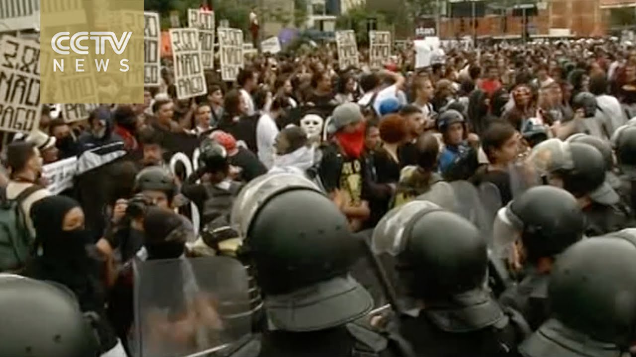 Brazil police detain 17 in Sao Paulo bus fare protest