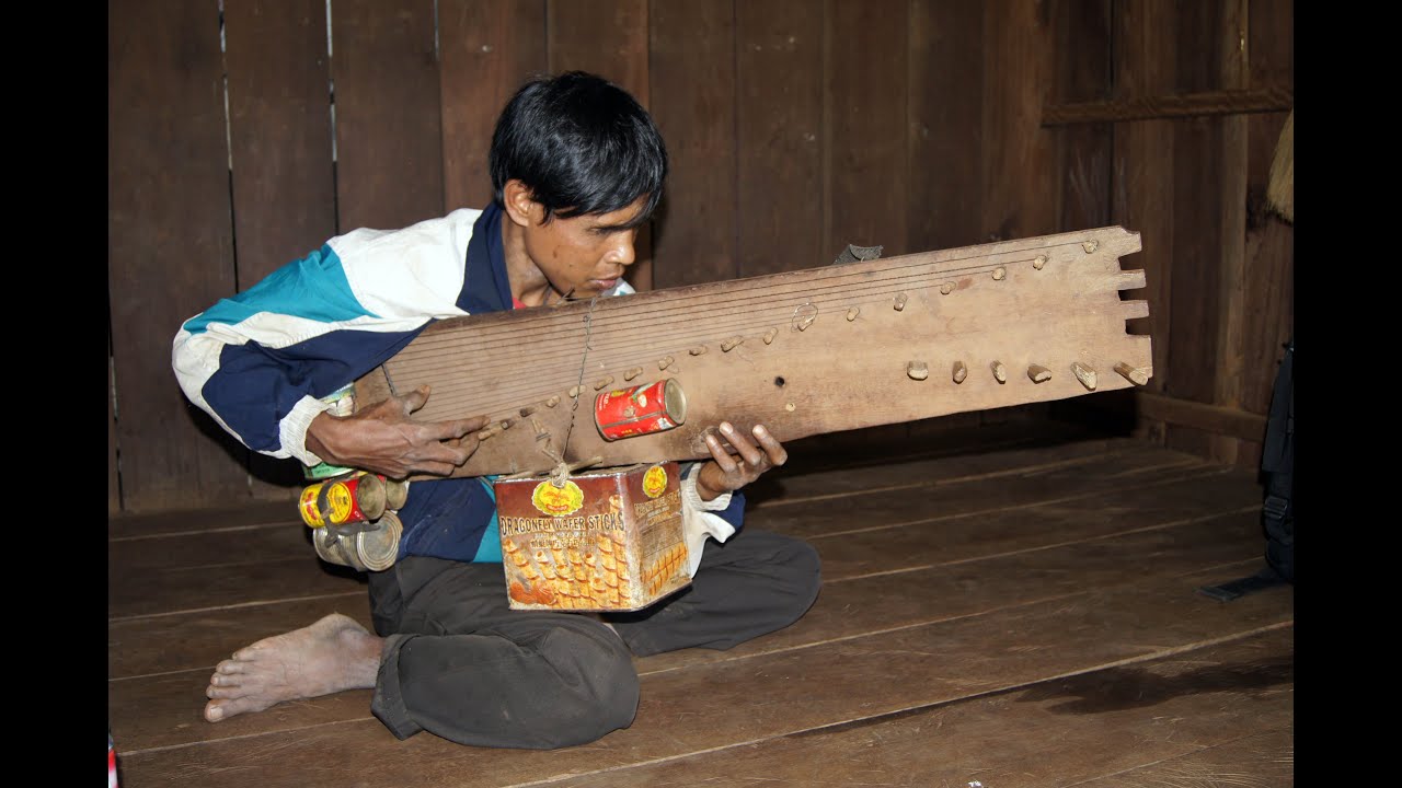 Board zither by Nyel Che (Ta Lum Ta Lum) — Bunong — Mondolkiri