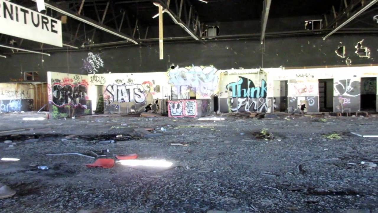 ABANDONED Black Canyon City, AZ Greyhound Race Track-Someone Chases Me!!!