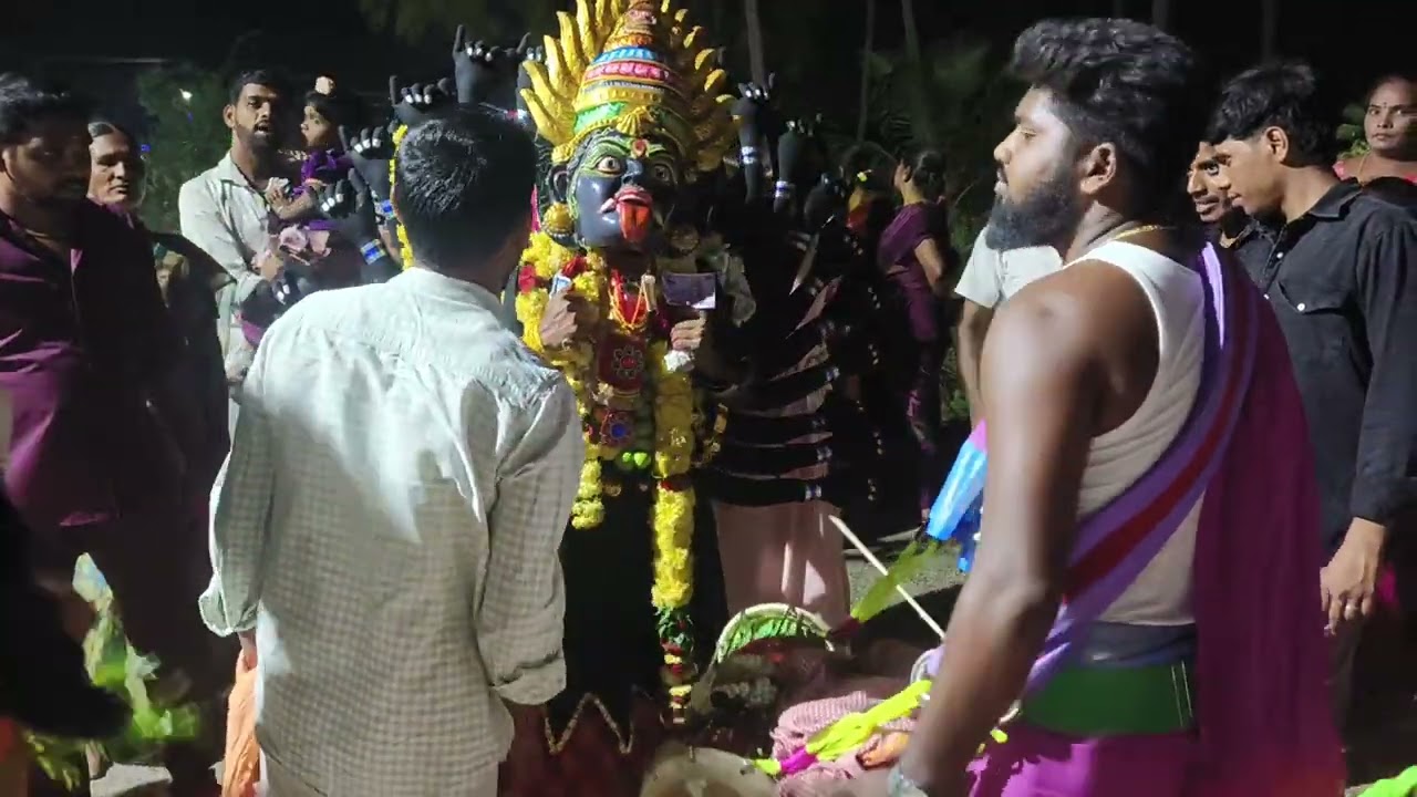 கருங்காளி வேடம், ஶ்ரீ இளங்காபுரி மாரியம்மன் கோயில் #elampillaipambaikulu #pambaivideo