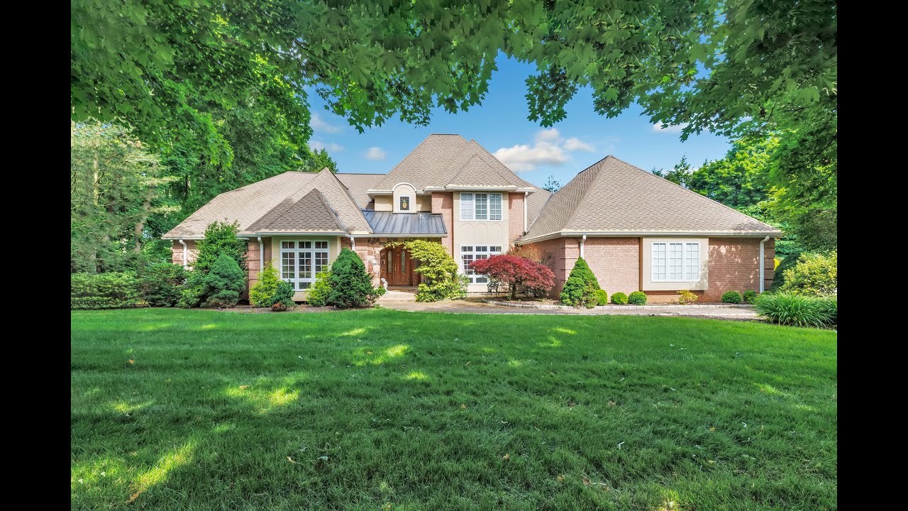 24 Brierwood Dr, Orange, CT. Virtual Tour 6/2024
