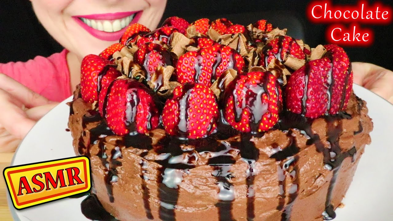 CREAMY CHOCOLATE CAKE 🎂 WITH STRAWBERRIES 🍓 | ASMR Mukbang - 먹방 | No Talking | Real Eating Sounds