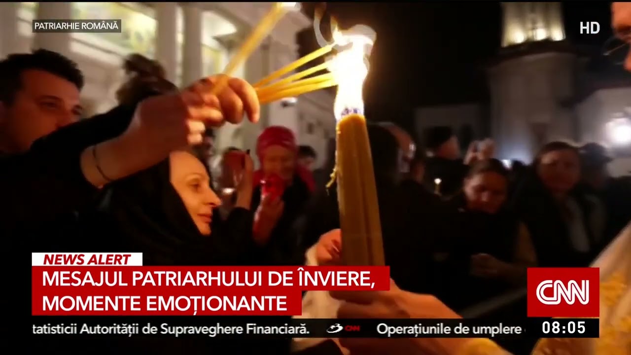 Mii de oameni la Patriarhia Română pentru a lua lumina de Paște. Mesajul Patriarhului Daniel