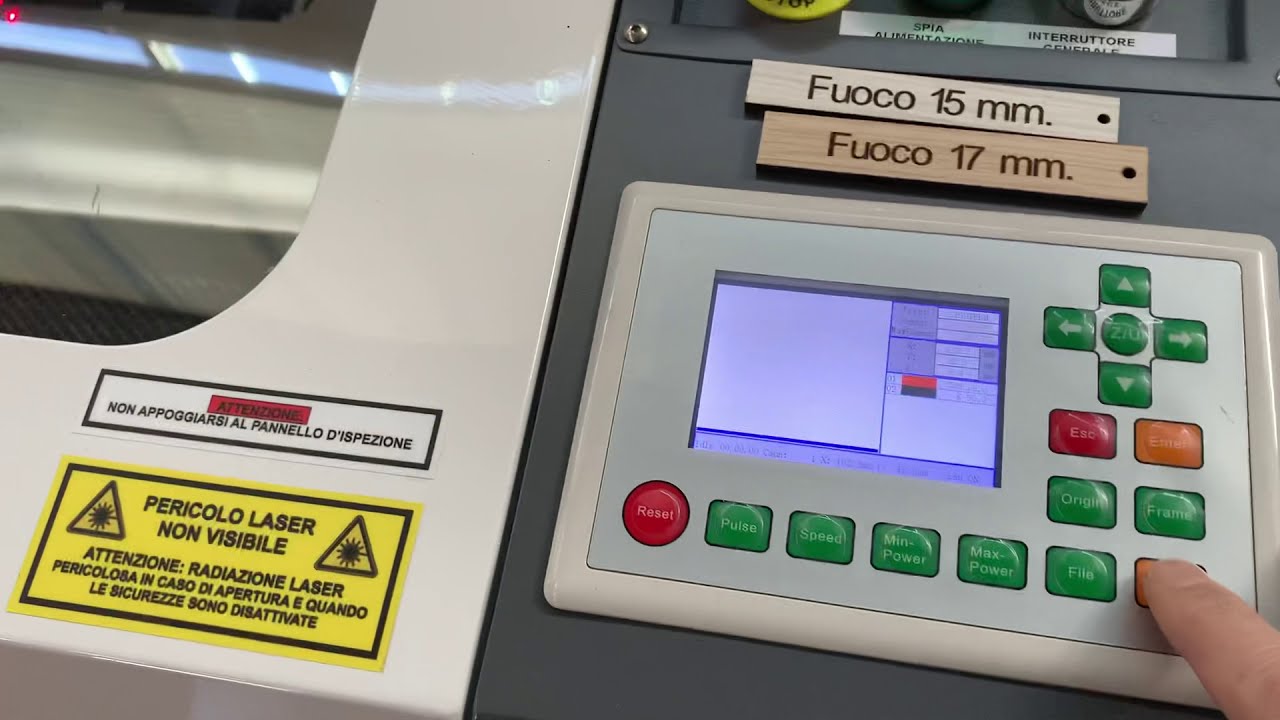 Taglio compensato 6 mm. con macchina laser CO2 mod. LM-X700 da 90 W - Lasermake