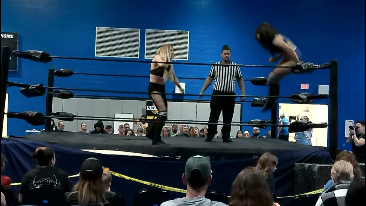 UFW: Kendall Ryann vs. Kaci Lennox (Hard Cam)