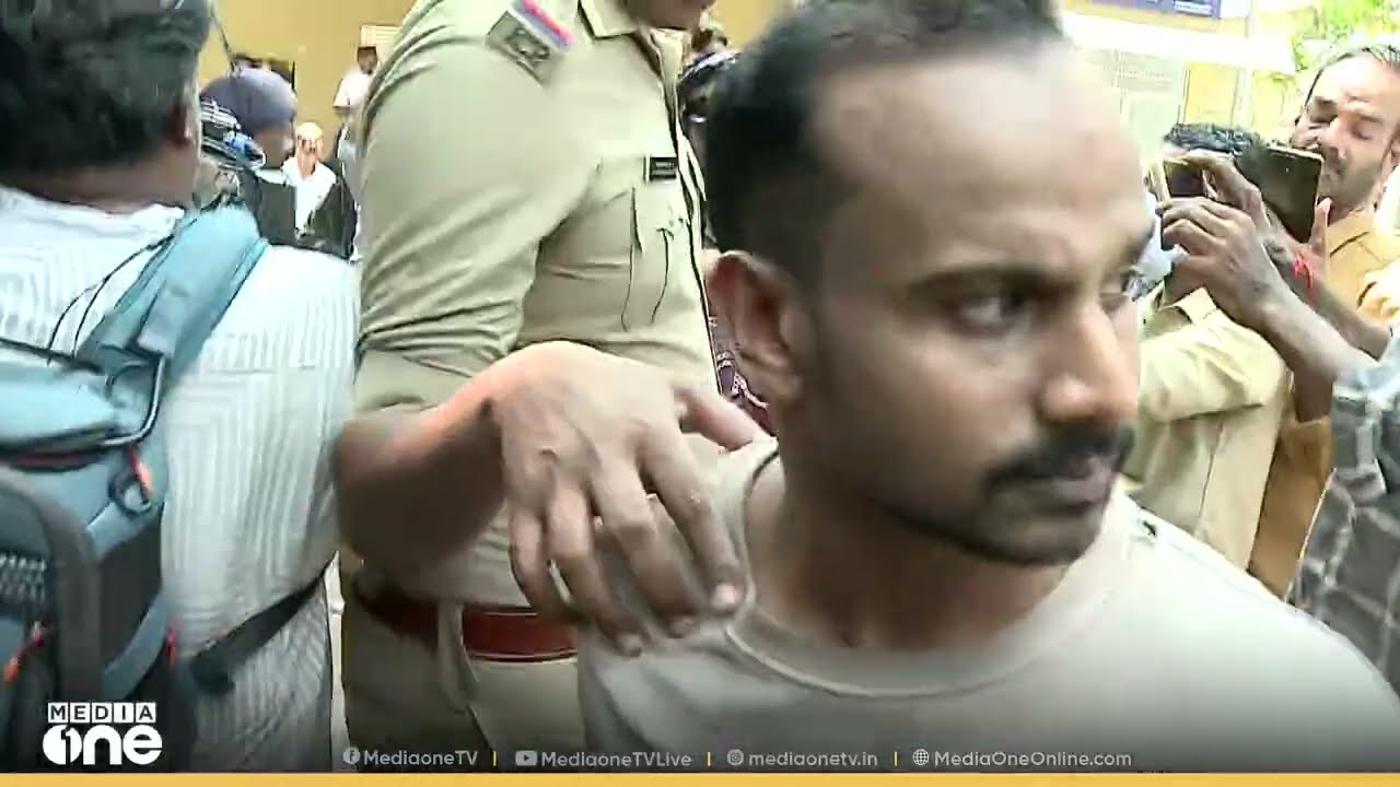 യാതൊരു കൂസലുമില്ല... അലുവ അതുൽ കൊലക്കേസ് പ്രതികളെ വൈദ്യപരിശോധനയ്ക്ക് കൊണ്ടുപോകുന്ന ദൃശ്യങ്ങൾ