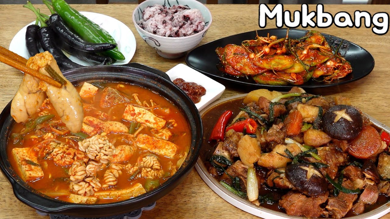 Couple Mukbang│Готовим и едим отварные свиные ребрышки и суп из икры минтая!