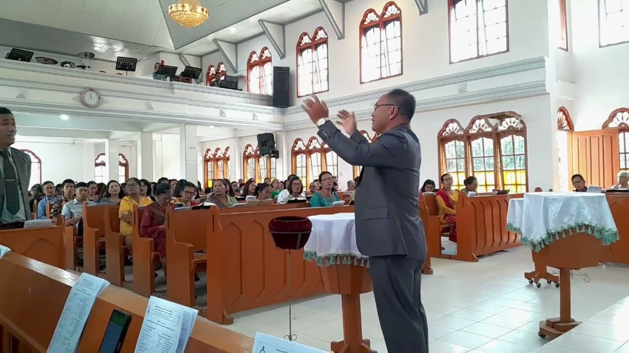 Molo hurimangrimangi || Ende Ama Koor HKBP Sileang dalam kunjungan ke HKBP Res Hutabarat.