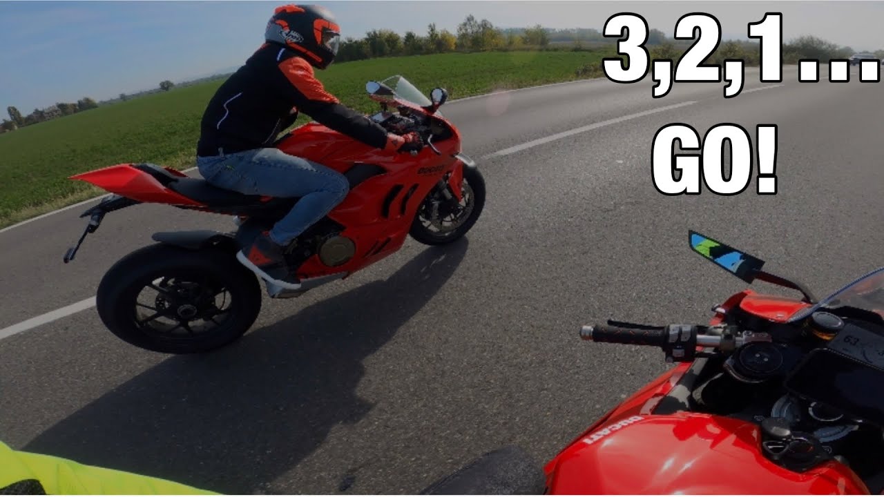 Ducati panigale v4 vs panigale v2 su strada                                    #ducati #comprativa