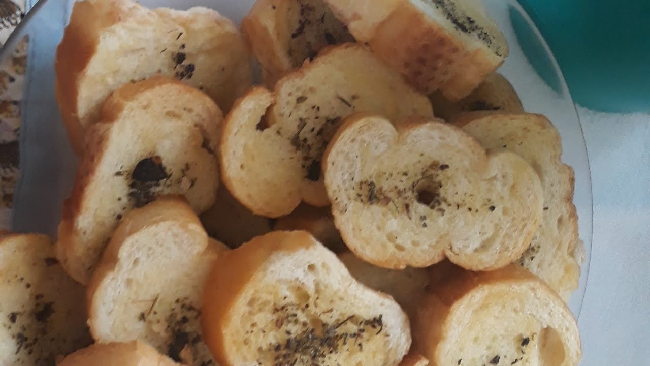 Deliciosa torrada temperada com manteiga e or&eacute;gano