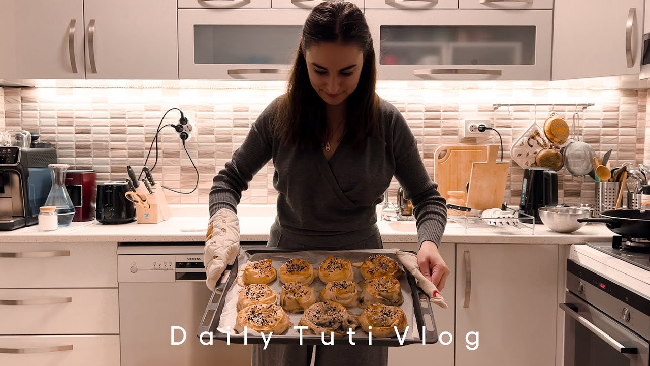 Мариновано 24 часа! 🍗| Запечённые куриные крылышки,пирог со шпинатом и мезе с вялеными томатами|Влог