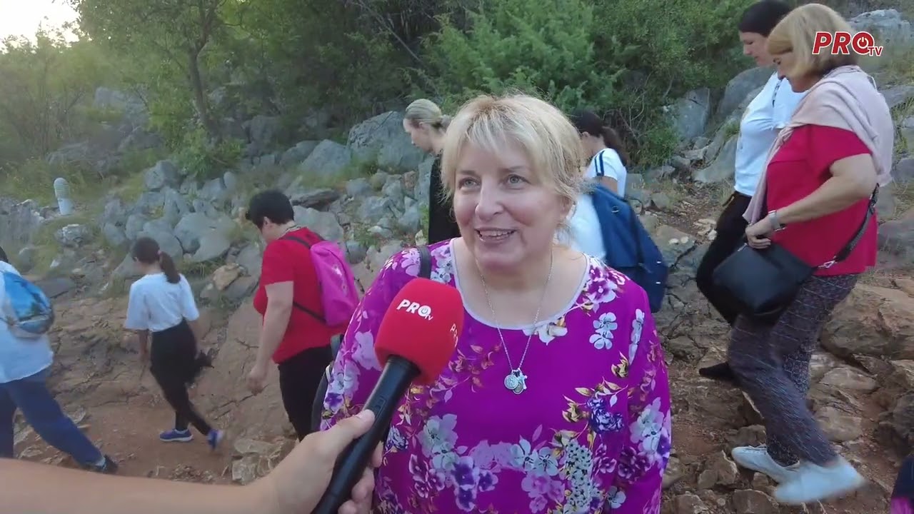 VEĆ U RANU ZORU SVAKOGA DANA UOČI OBLJETNICE UKAZANJA MNOŠTVO HODOČASNIKA POHODI MEĐUGORJE