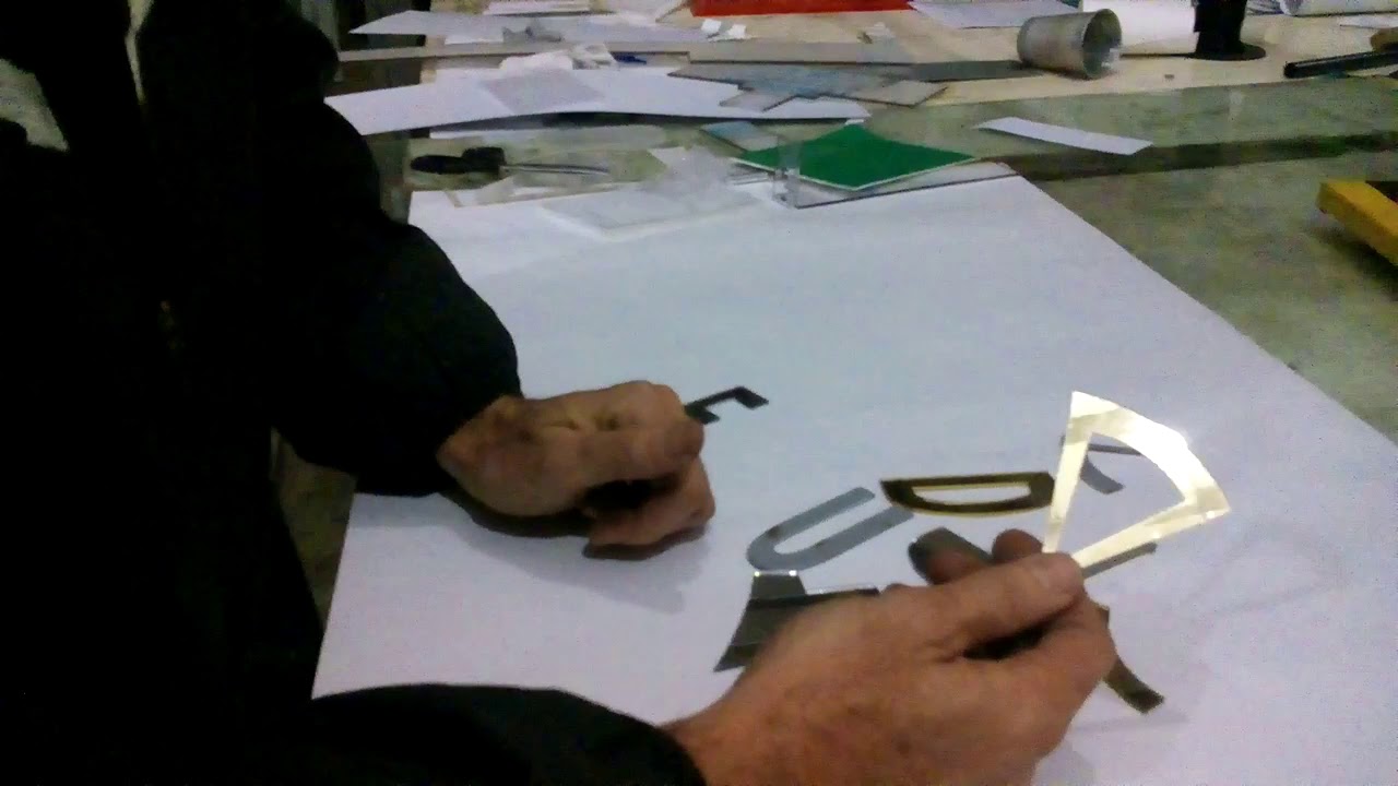 Diferen&ccedil;as entre acr&iacute;lico, policarbonato e ps