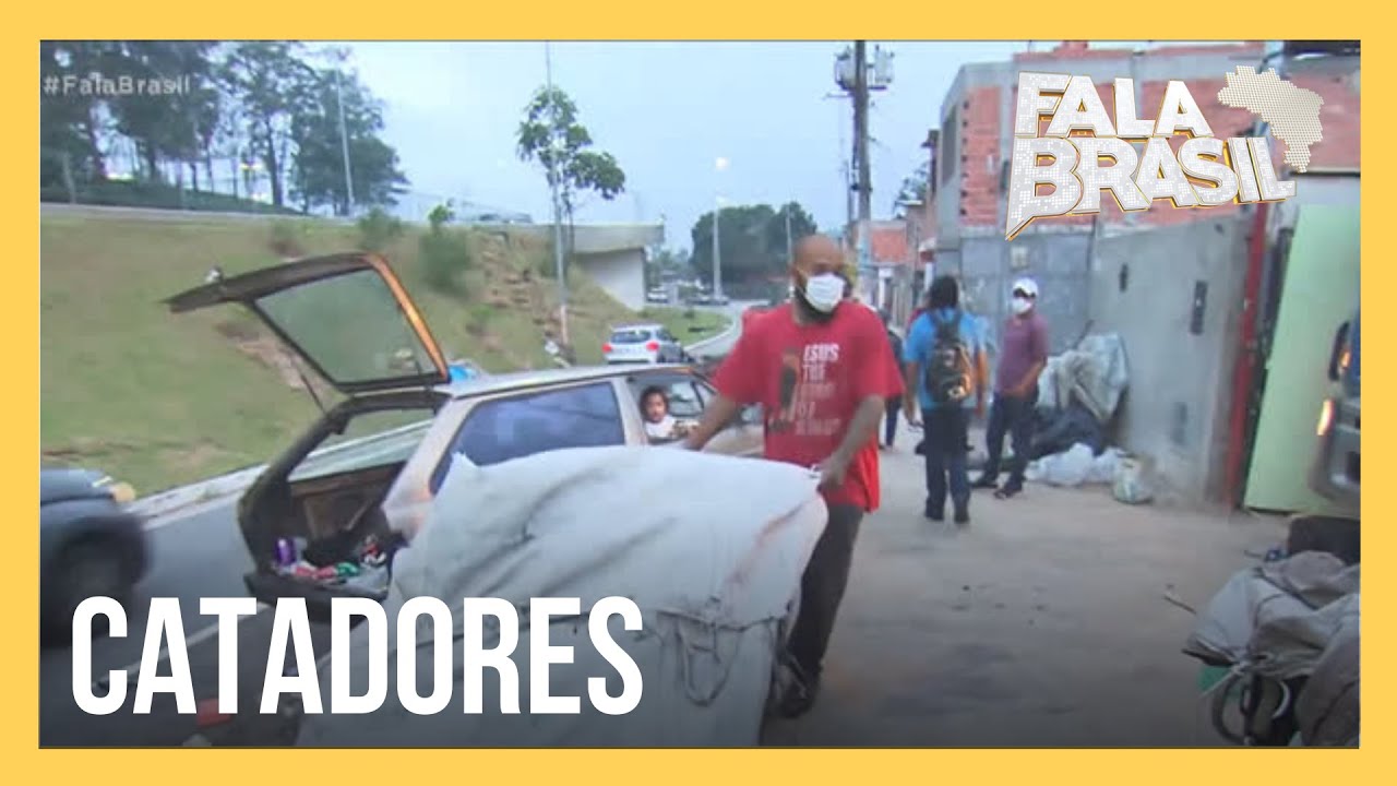 Catadores substituem carroças por carros adaptados