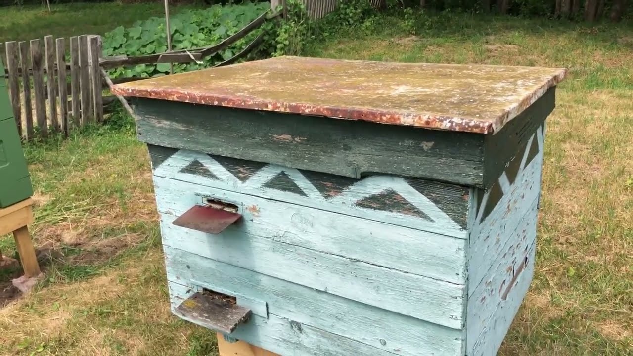 Alte ukrainische Bienenbeuten