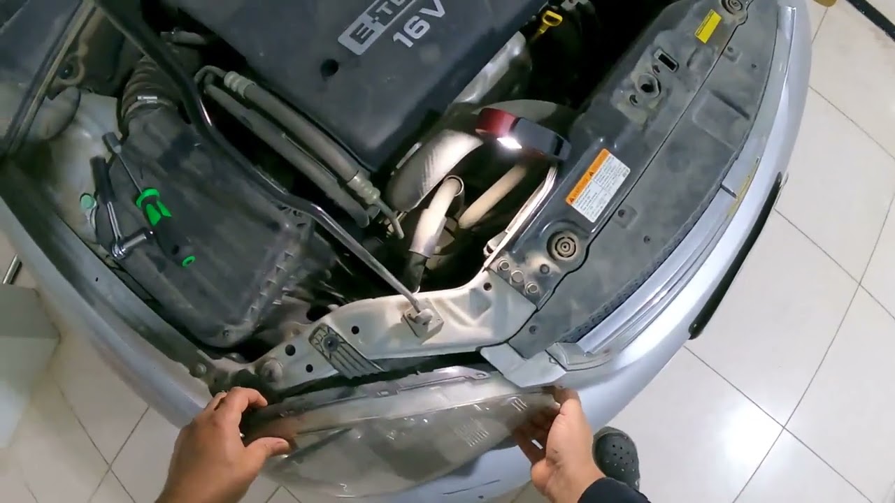 Chevy Optra Headlight removal and installation شيفروليه اوبترا فك و تركيب الكشاف الامامي