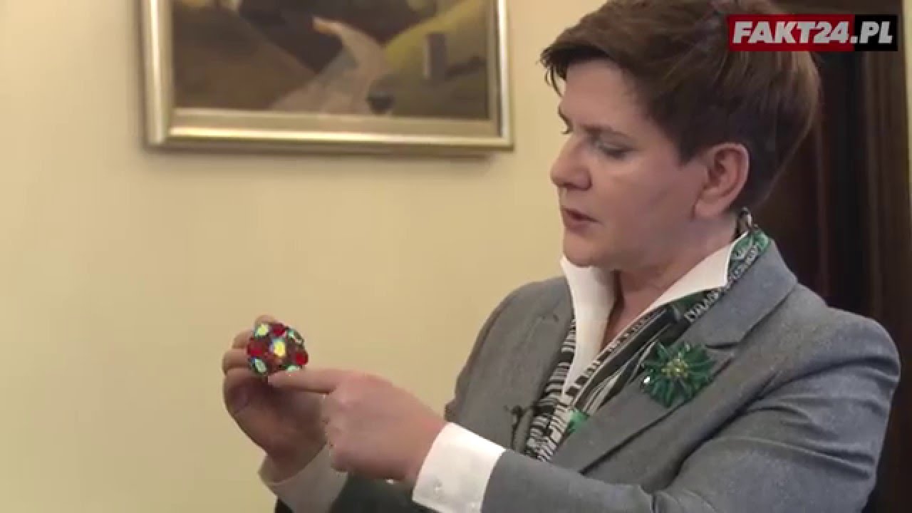 Premier Szydło pokazuje nam swoje broszki