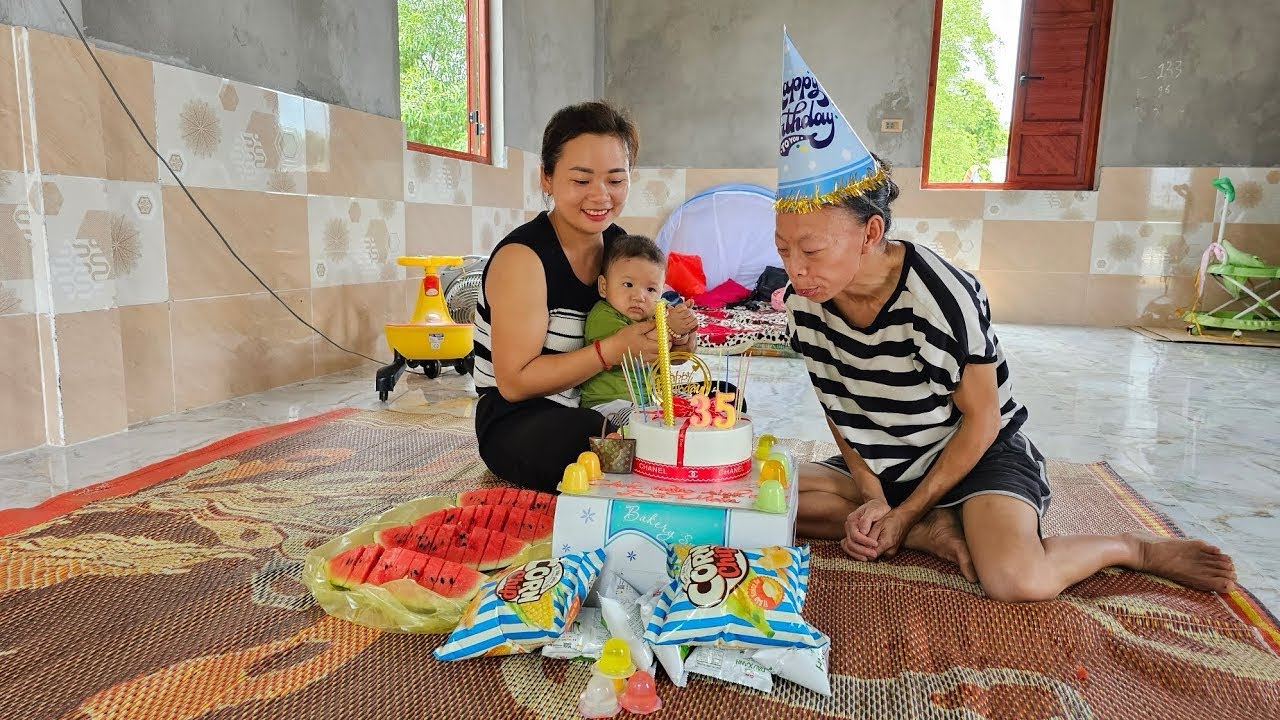 Single Mother Collects Scraps & Bottles to Earn Money | Celebrates Neighbor’s Birthday