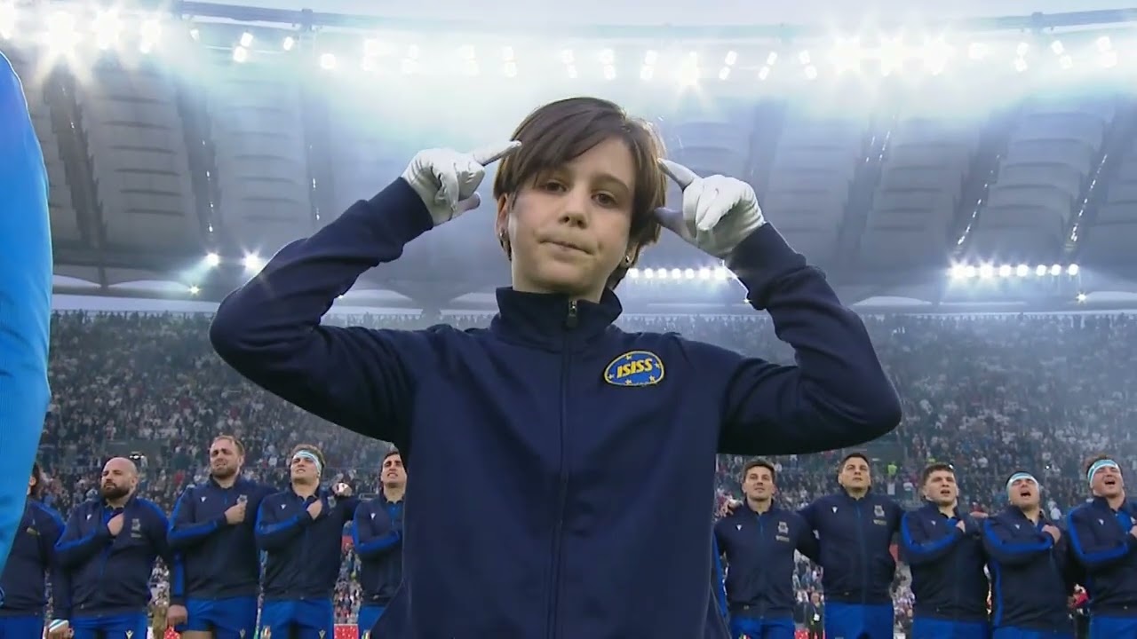 Gli inni nazionali di Italia e Inghilterra accompagnati da Chiara e Bianca, in LIS e BSL