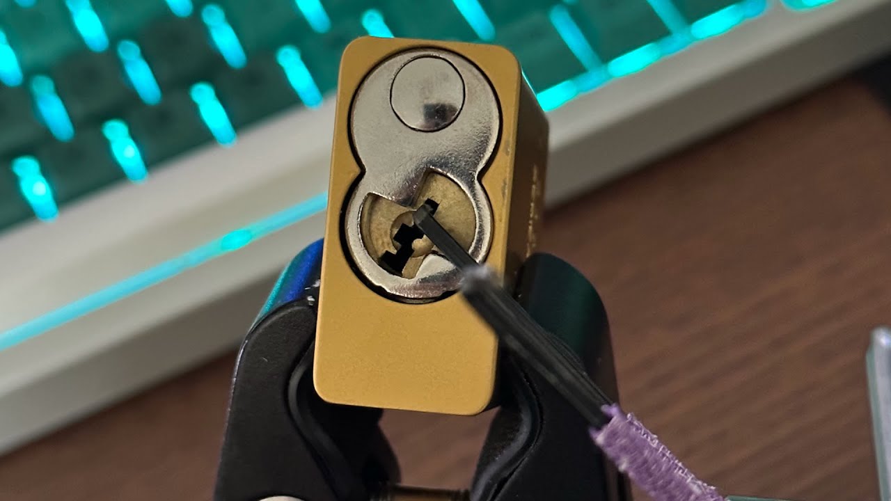 How to Pick American Lock 1100 -  My Tips for Beginners