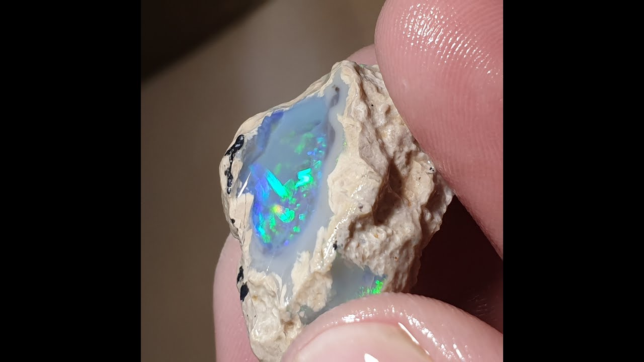 How to cut an Australian crystal opal hiding in some sandy rough.