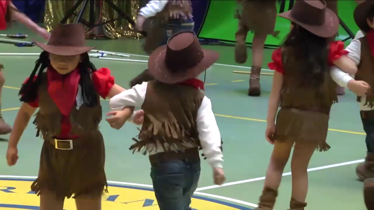 Kinder B -  Mix Country -  Muestra Artística 2016