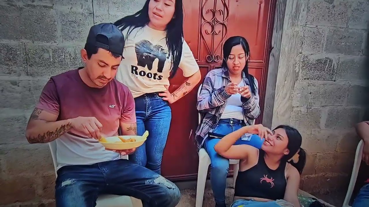 Ingrid se le sento en las piernas a don gudi ni con Miguel se Atrevió a Tanto/asta comida en la boca