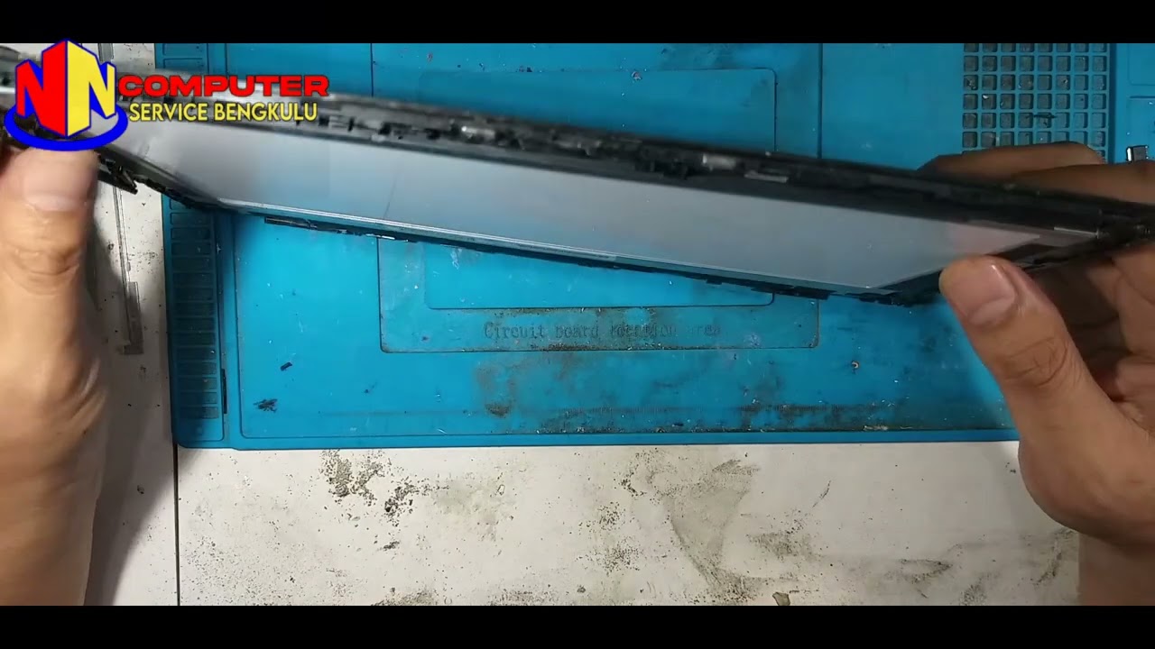 netbook hp layar blank putih