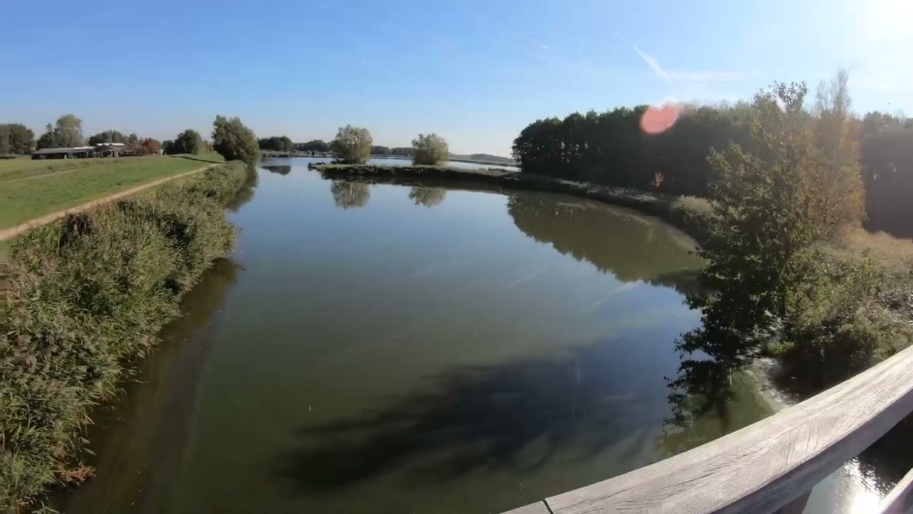 Herfstige wandeling in het Kleurrijke Boonerslucht op een mooie herfstdag bij Maassluis