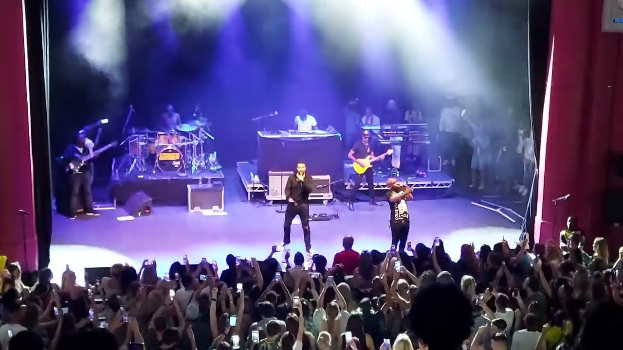 Shaggy live band at O2 Shepherd's Bush Empire Reggae Artists Music Concert performance The Little DJ